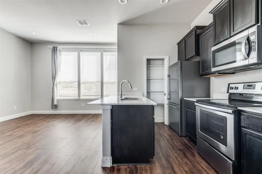 1900 Bel Air Drive, Arlington, TX 76010 - Image #3