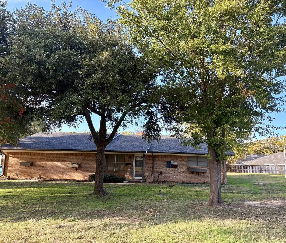 1417 Oak Hills Drive, Graham, TX 76450 - Image #1