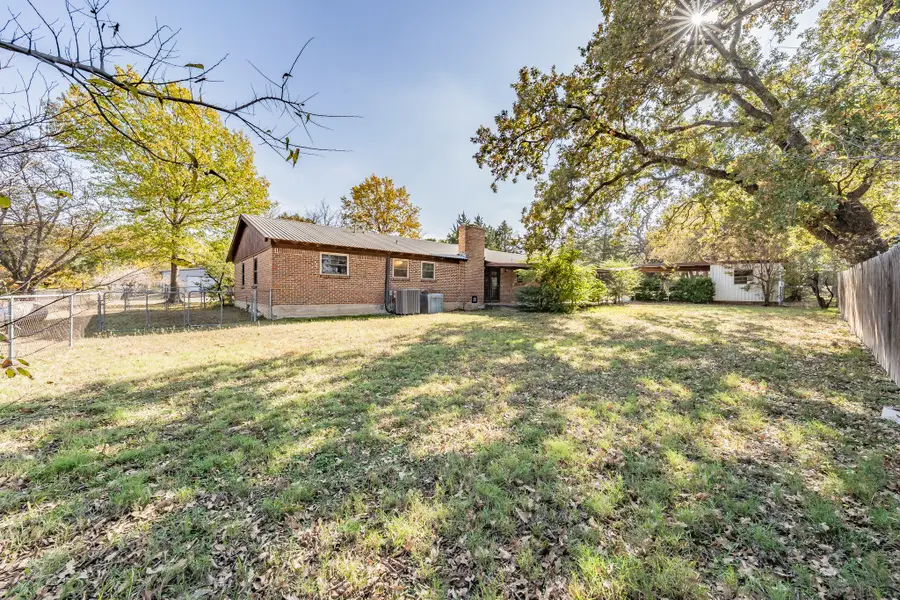 412 Oakview Drive, Springtown, TX 76082 - Image #3