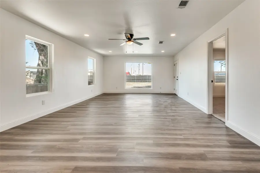 5728 Wilkes Drive, Fort Worth, TX 76119 - Image #2