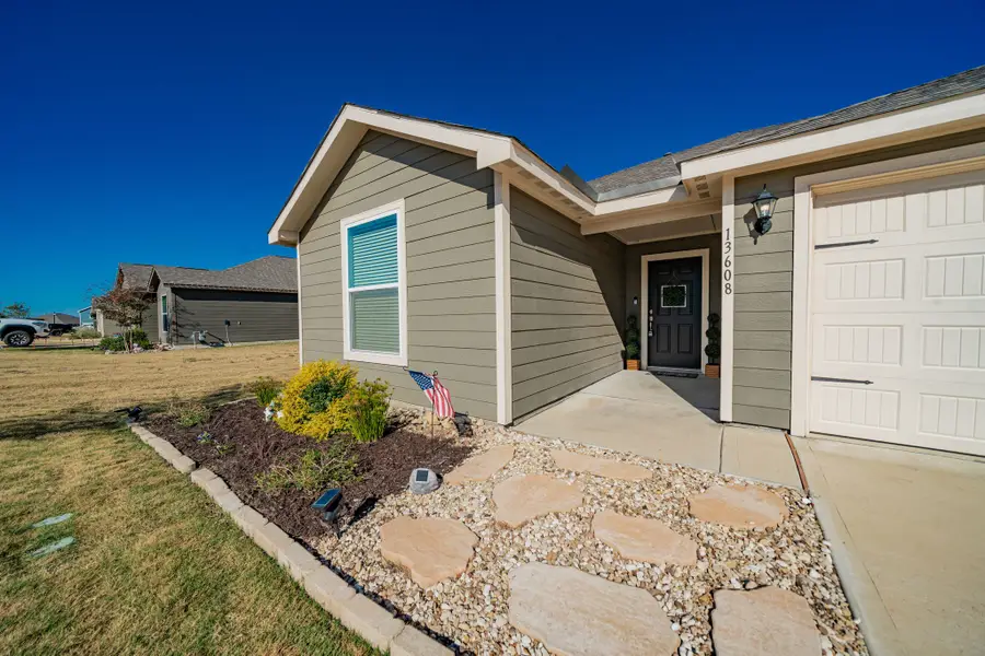 13608 Beaverhead Street, Ponder, TX 76259 - Image #3