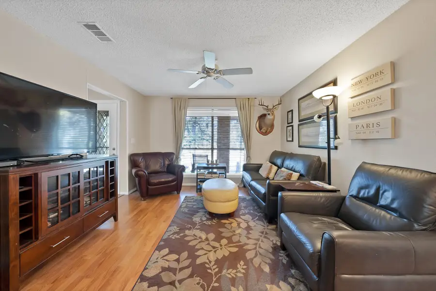 3925 Trisha Val Court, Arlington, TX 76016 - Image #2