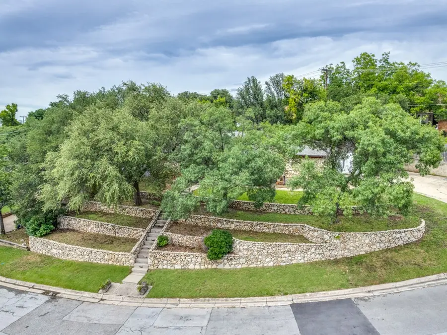 405 Chandler Lake Road, Fort Worth, TX 76103 - Image #2