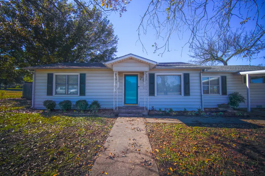 529 Stewart, Jacksboro, TX 76458 - Image #3