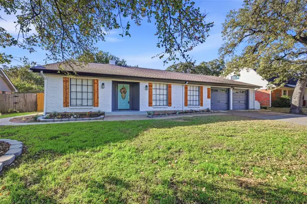 140 Stonegate Court, Bedford, TX 76022