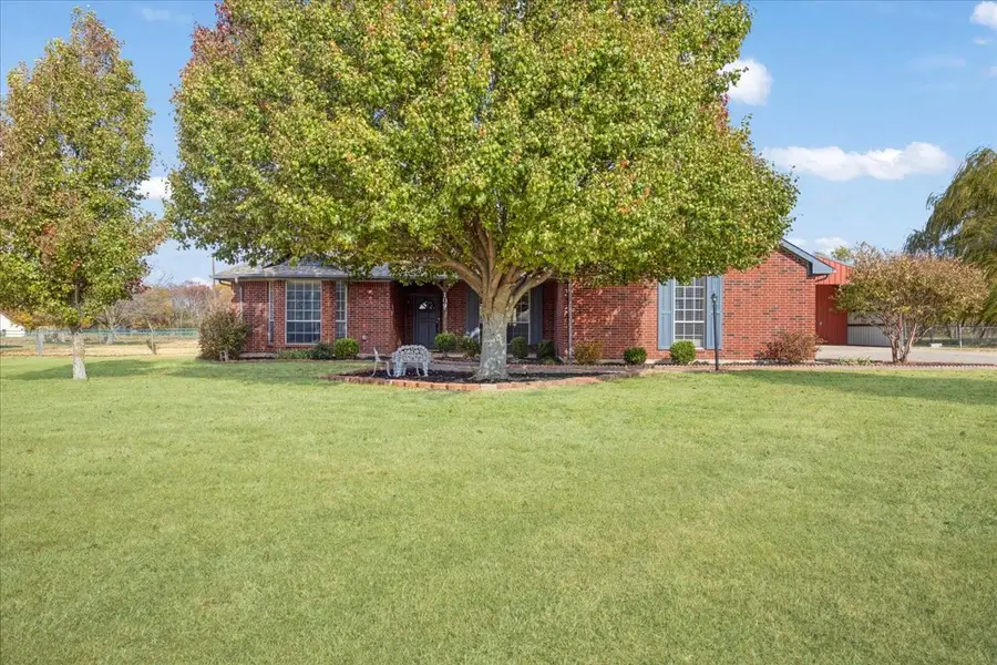 109 Meadowview Circle, Van Alstyne, TX 75495 - Image #2