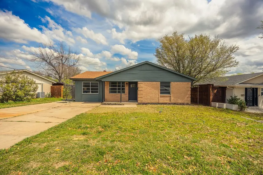 2112 Pontiac Drive, Carrollton, TX 75006 - Image #3