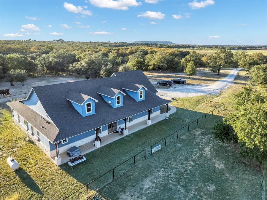 851 Hood Court, Granbury, TX 76048 - Image #3