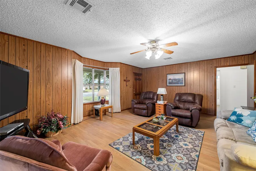 922 S Avenue M, Clifton, TX 76634 - Image #2