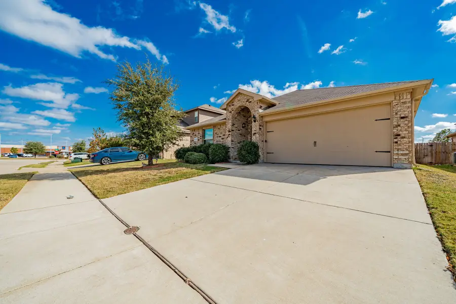 8324 Windsor Forest Drive, Fort Worth, TX 76120 - Image #3