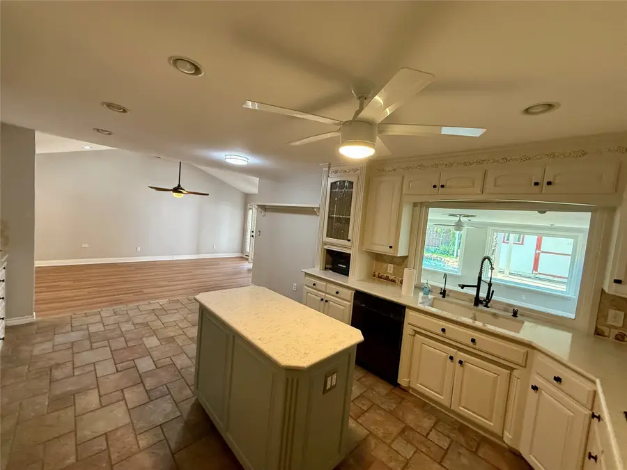 721 NW Ann Lois Lane, Burleson, TX 76028 - Image #3