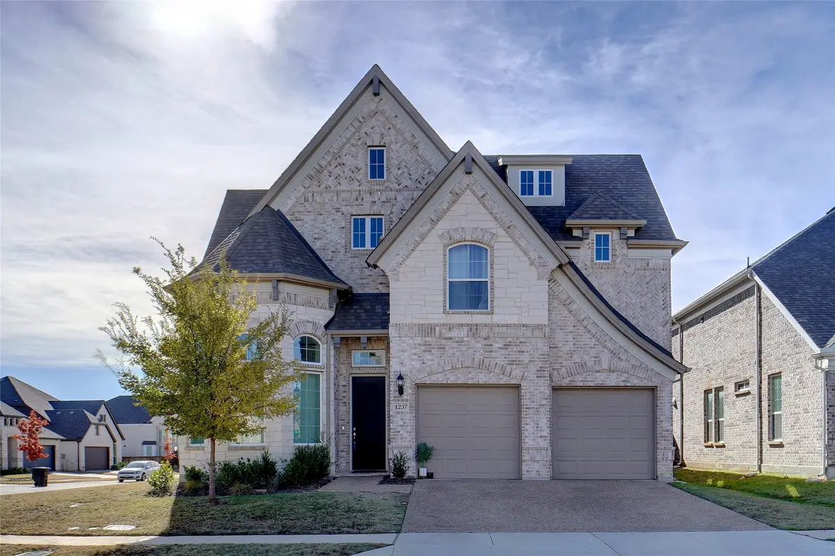 1237 Stagecoach Trail, Justin, TX 76247 - Image #1