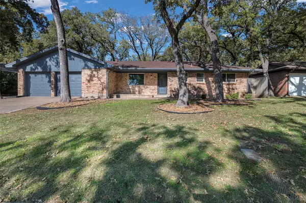 608 W Pleasantview Drive, Hurst, TX 76054