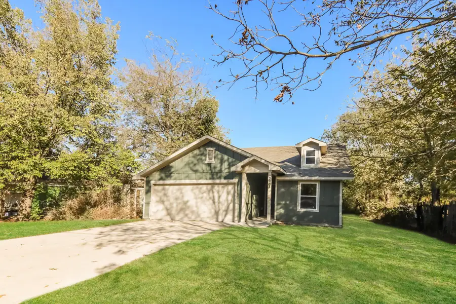 2907 Texas Street, Greenville, TX 75401 - Image #2