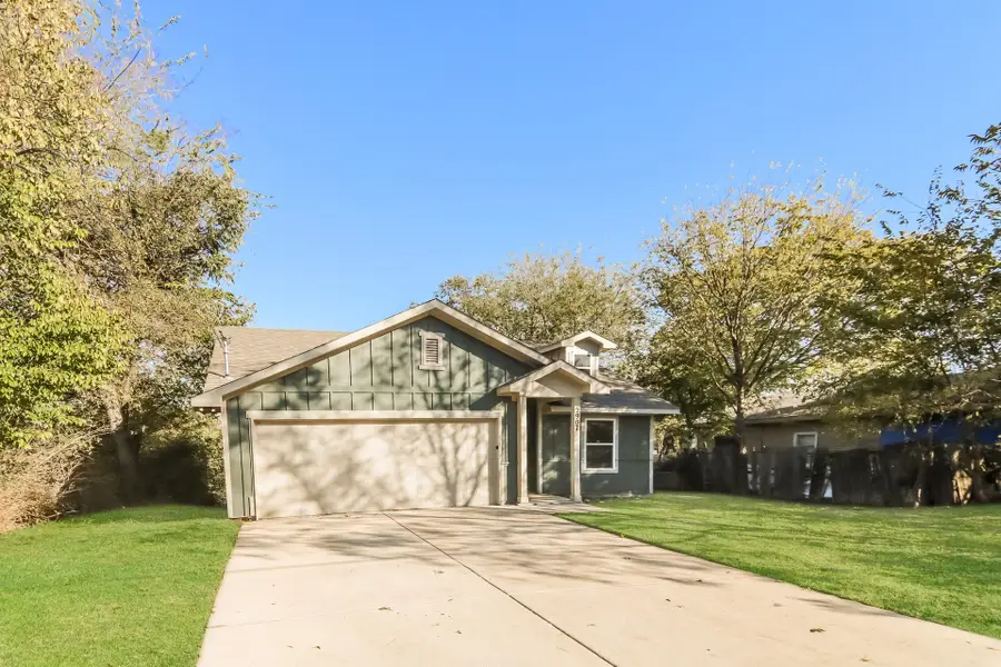 2907 Texas Street, Greenville, TX 75401 - Image #3