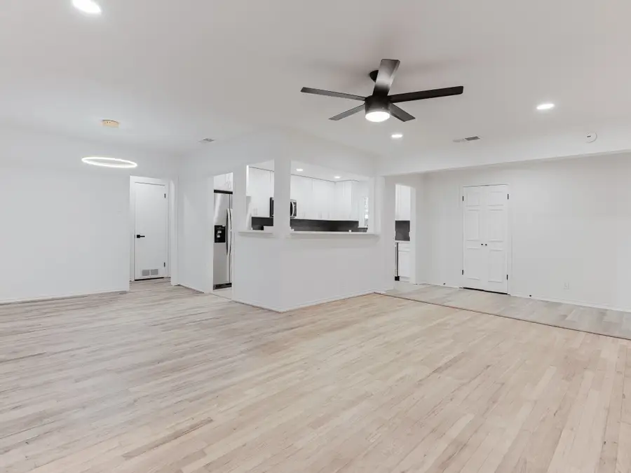 126 E Scotland Drive, Irving, TX 75062 - Image #2