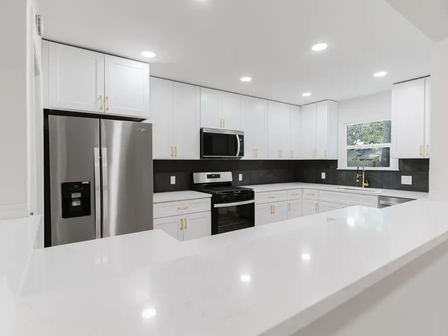 126 E Scotland Drive, Irving, TX 75062 - Image #3