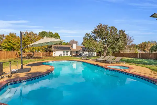 803 Rachelle Drive, Red Oak, TX 75154