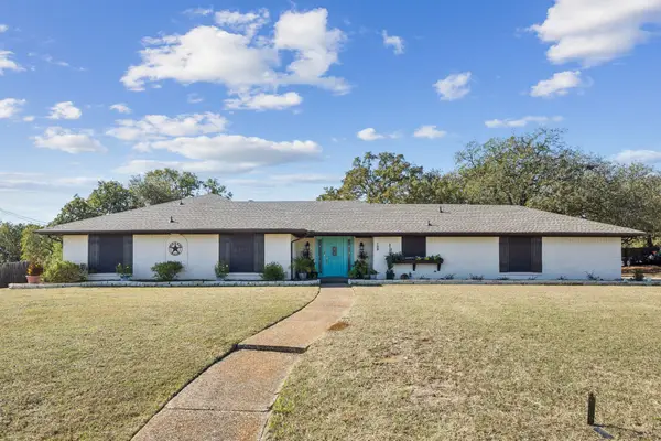 109 Wood Oak Drive, Joshua, TX 76058