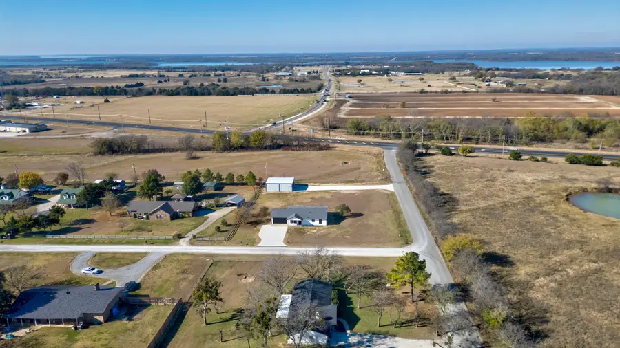 718 Arapaho Drive, Tioga, TX 76271 - Image #2