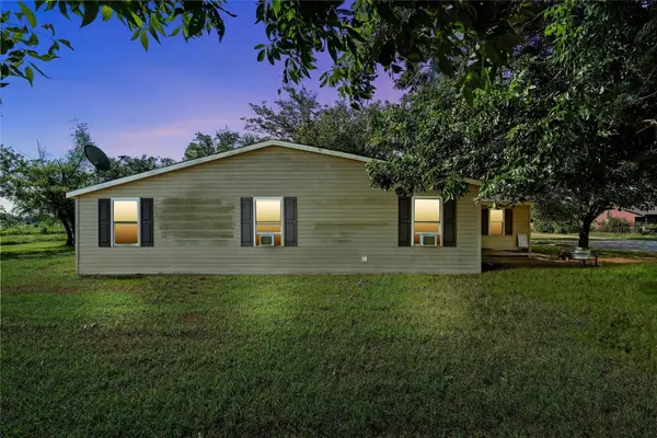 1025 Wyatt Lane, McGregor, TX 76657