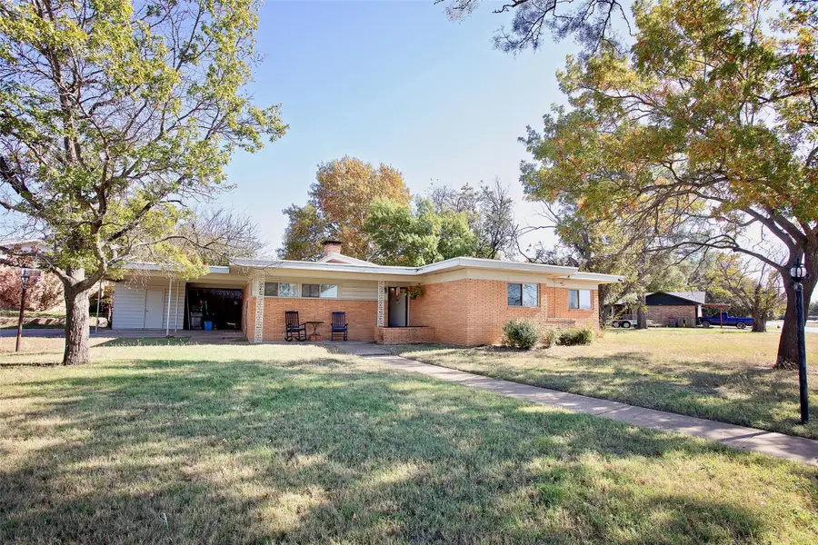 1400 Brazos St, Graham, TX 76450 - Image #2