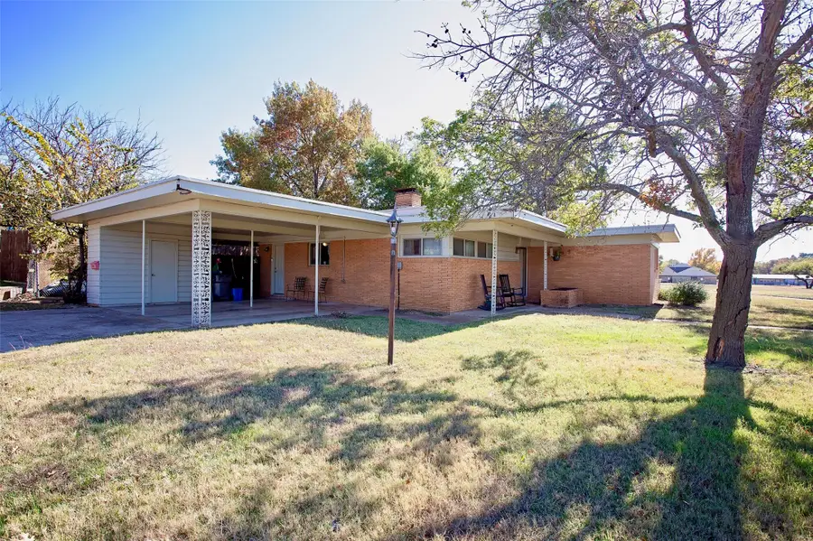 1400 Brazos St, Graham, TX 76450 - Image #3
