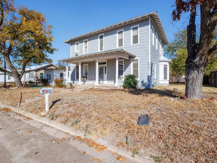 702 Avenue B, Santa Anna, TX 76878 - Image #2