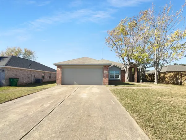104 Crown Drive, Rhome, TX 76078