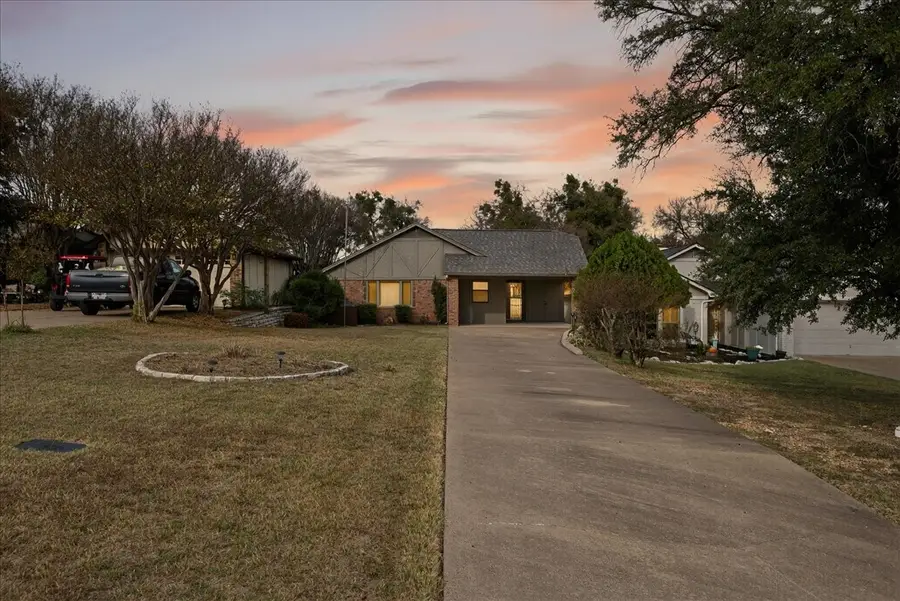 6218 Tezcuco Court, Granbury, TX 76049 - Image #2
