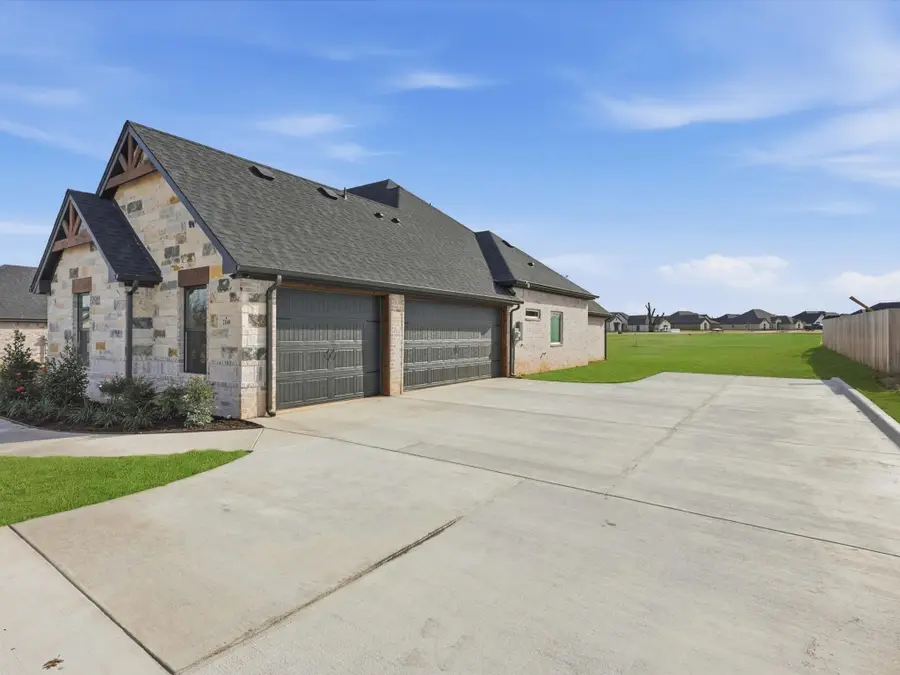 2168 Middlewood Circle, Granbury, TX 76049 - Image #3