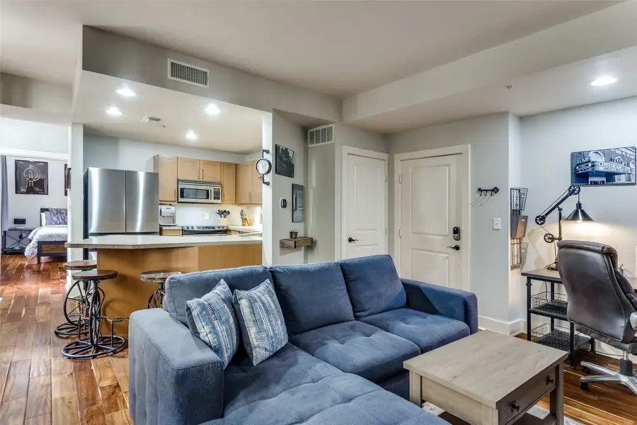 411 W 7th Street #203, Fort Worth, TX 76102 - Image #2