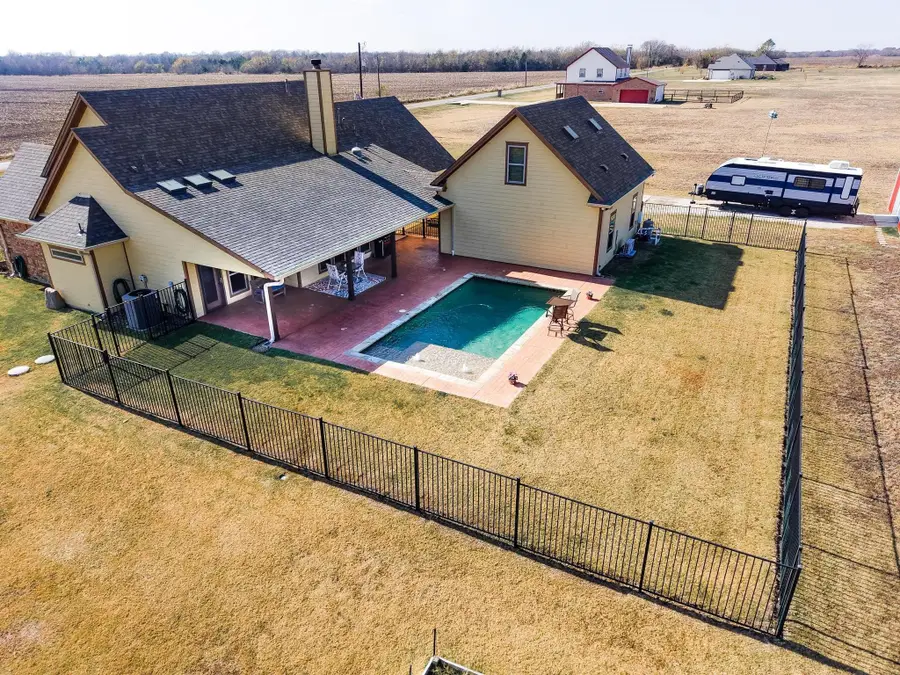 103 Knob Hill Road, Whitewright, TX 75491 - Image #3