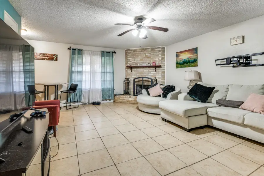 6102 Kelly Elliott Drive, Arlington, TX 76001 - Image #3