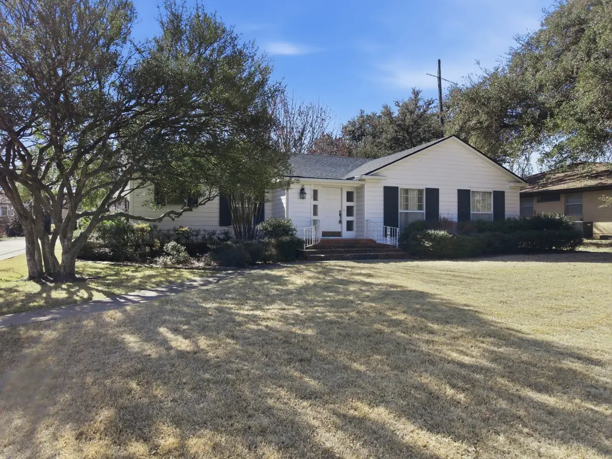 302 Carr Street, Hillsboro, TX 76645 - #1