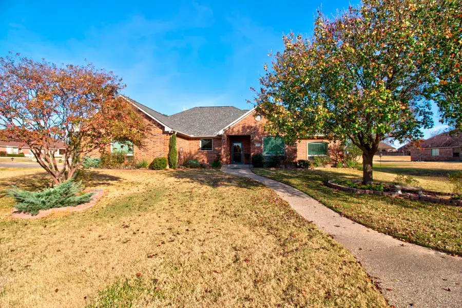 1321 Kiowa Drive E, Lake Kiowa, TX 76240 - Image #2