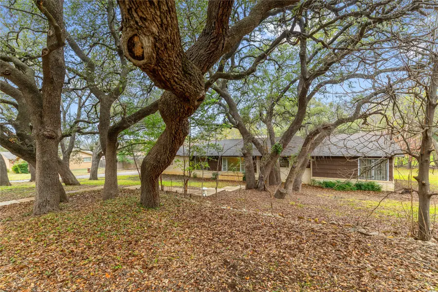 3904 Oakdale Drive, Brownwood, TX 76801 - Image #2