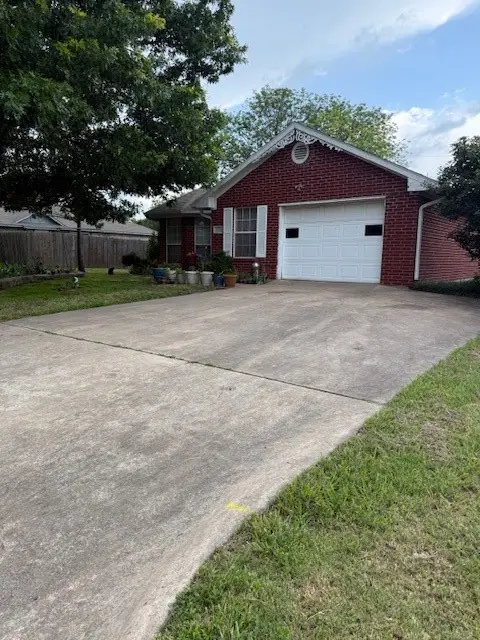 502 E College Street, Leonard, TX 75452