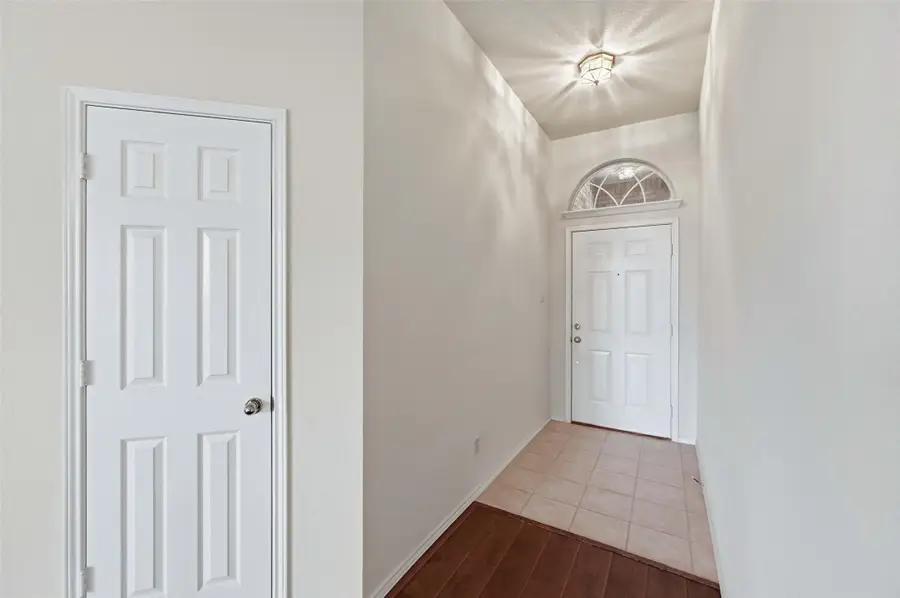 605 Kingfisher Lane, Arlington, TX 76002 - Image #3