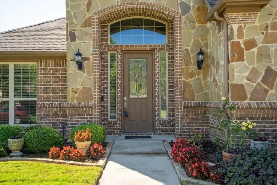 423 Bent Creek Cove, Argyle, TX 76226 - Image #3