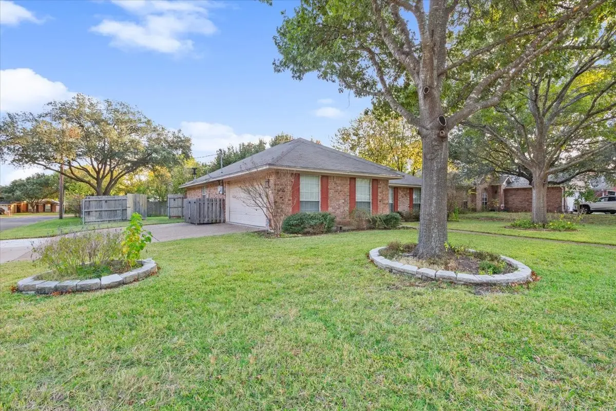 10700 Apache Drive, Woodway, TX 76712 - Image #1