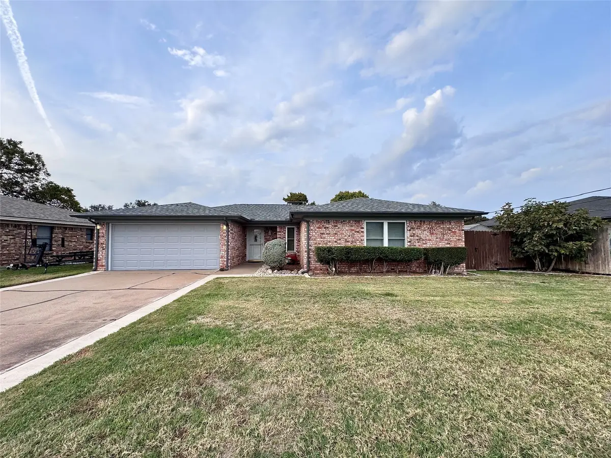 304 Tahiti Drive, Granbury, TX 76048 - Image #1