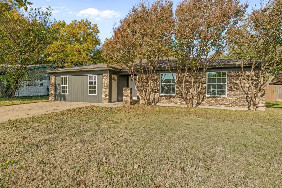 660 Pleasant Manor Avenue, Burleson, TX 76028 - Image #3