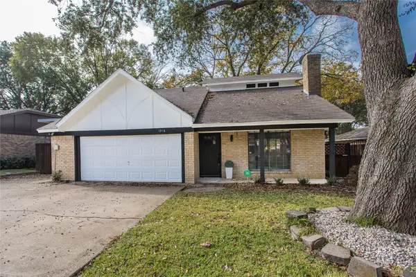 1918 Longmeadow Drive, Arlington, TX 76015