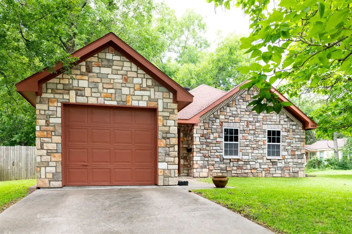 1019 Pine Street, Bonham, TX 75418 - Image #1