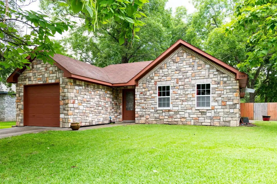 1019 Pine Street, Bonham, TX 75418 - Image #3