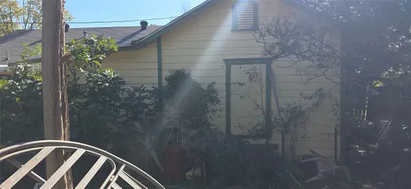 5028 Donnelly Avenue, Fort Worth, TX 76107