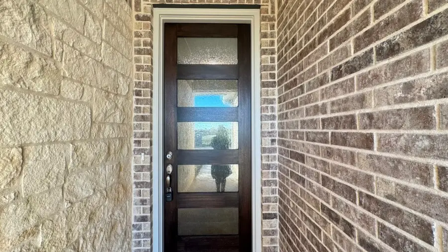 3521 Helena Street, Gainesville, TX 76240 - Image #2