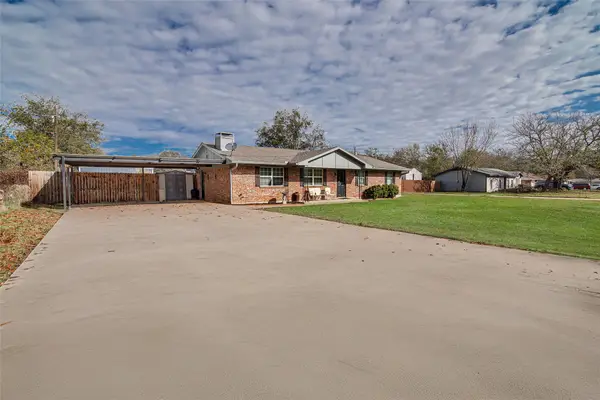 6207 Creek Crossing Road, Alvarado, TX 76009