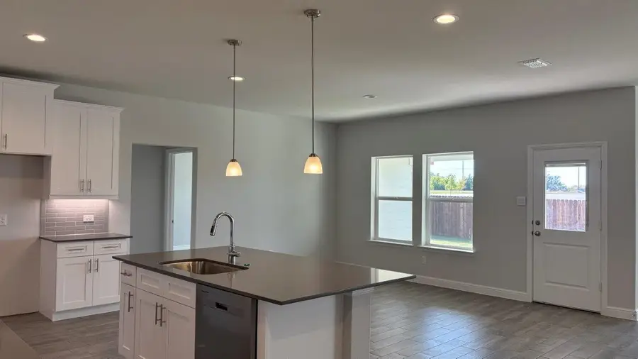 4231 Cornerstone Circle, Granbury, TX 76048 - Image #3